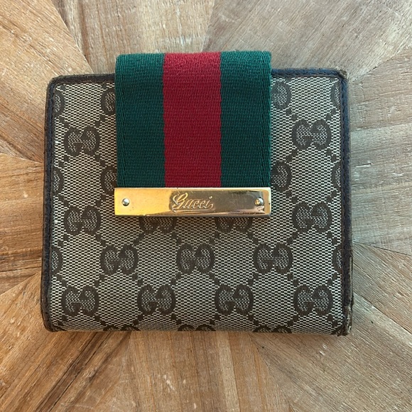 Compact Gucci Wallet - Picture 1 of 8